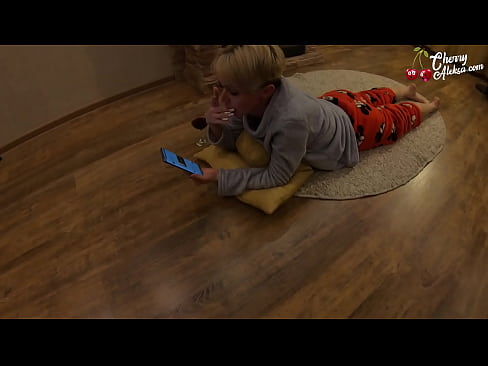 ❤️ Τρελή ξανθιά ρουφάει τεράστιο πουλί και χοροπηδάει πάνω του - πρωκτικό σεξ ️❌ Ρωσικό πορνό ❌❤