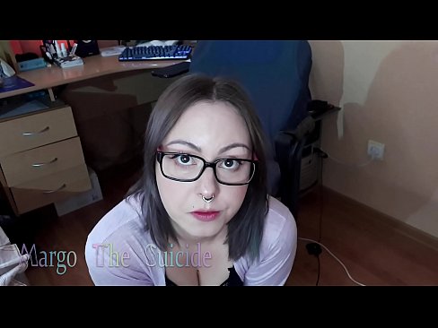 ❤️ Σέξι κορίτσι με γυαλιά πιπιλίζει Dildo βαθιά στην κάμερα ️❌ Ρωσικό πορνό ❌❤