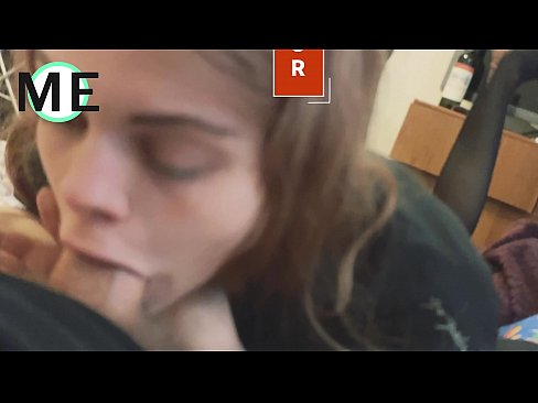 ❤️ Πούτσος στο λαιμό της, σκισμένο καλσόν και σκισμένα τακούνια ️❌ Ρωσικό πορνό ❌❤